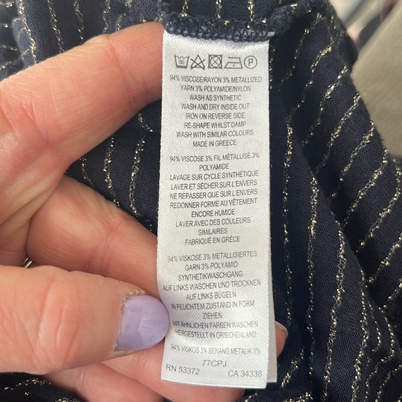 French connection navy and gold polka dot top size large item 07-33 - Picture 6 of 7